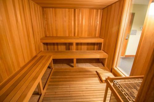 Hotel A118 - Studio Suite With Standard View, Sleeps 4, Has A Fireplace!