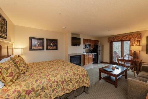 Hotel A123- Studio Lake View Suite, First Floor Unit, Has A Private Balcony!