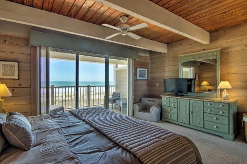 Apartamento Nautical Beachfront Condo With Deck And Ocean Views!