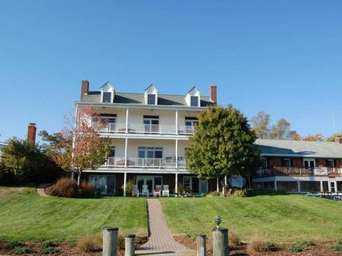 Blue Heron Inn - A Bed And Breakfast Llc