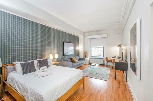 Evonify Stays - Theatre District Apartments
