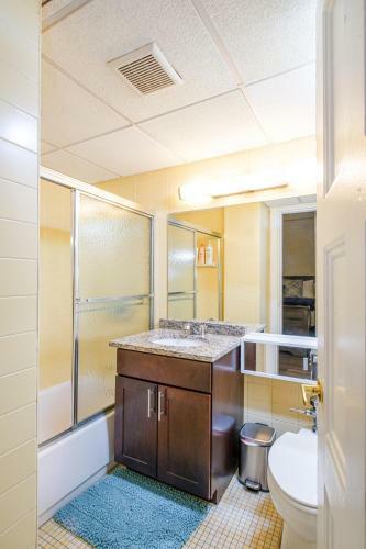 Evonify Stays - Theatre District Apartments