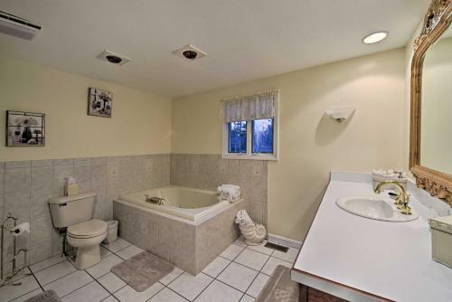 Bourne Home With Hot Tub And Deck, 10 Mins To Beaches!