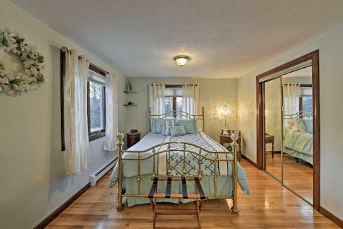 Bourne Home With Hot Tub And Deck, 10 Mins To Beaches!