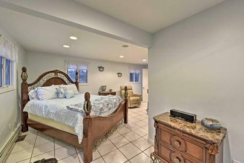 Bourne Home With Hot Tub And Deck, 10 Mins To Beaches!