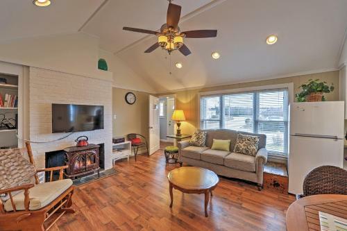 Apartamento Cape Cod Condo With Yard 300 Ft To Craigville Beach!