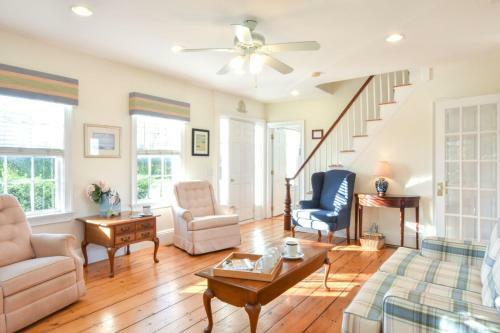 446 Waterfront Fun Awaits In This Huge Family Estate