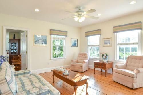 446 Waterfront Fun Awaits In This Huge Family Estate