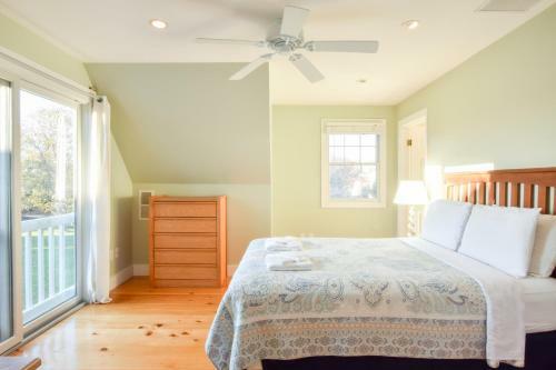 446 Waterfront Fun Awaits In This Huge Family Estate