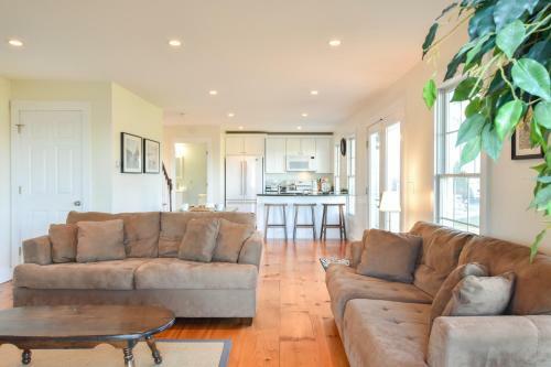 446 Waterfront Fun Awaits In This Huge Family Estate
