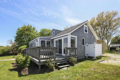 446 Waterfront Fun Awaits In This Huge Family Estate