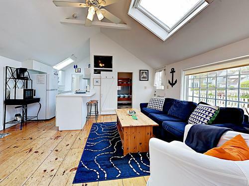 New Listing! Cape Cod Cottage ? 100 Yards To Beach Cottage