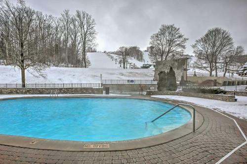 Boyne Falls Townhome With Forest Views-walk To Lifts!