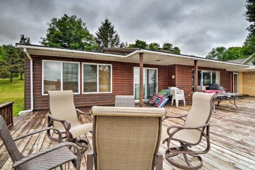 Lake Charlevoix Home With Deck, Walk To Downtown!