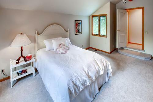 Lavish Charlevoix Home With Fire Pit On Lake Michigan