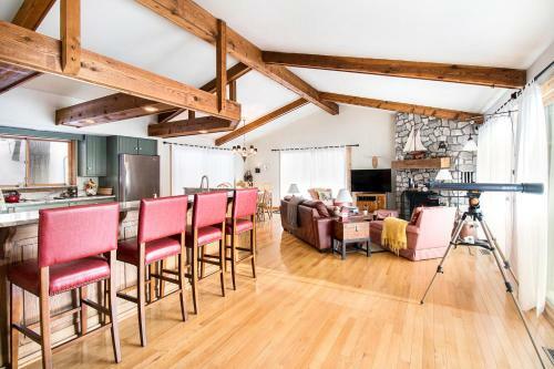 Birchwood: Enchanting Lake Michigan View