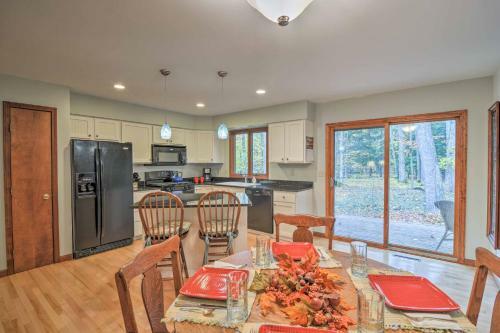Extra-clean Cozy Cottage Near Harbor Springs!