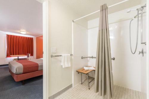 Hotel Travelodge By Wyndham Lansing