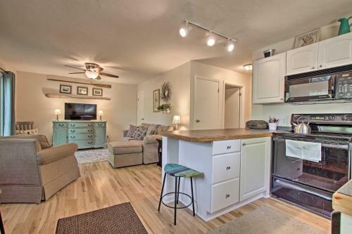 Ludington Cottage With Deck, Yard And Fire Pit!