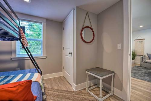 Fully Renovated Home With Fire Pit Walk To Beach