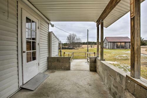 Quaint Farmhouse - Hunt, Fish And Snowmobile!