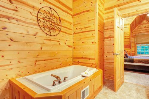 Kingfisher Cove Cabin 16