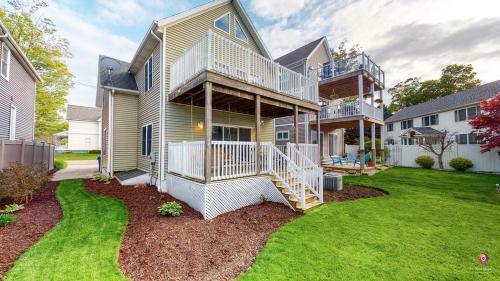 Simply South Haven!!! Steps From Downtown And 3 Blocks To South Beach