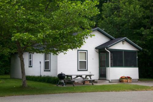 Villa Goshorn Lake Cottage #9