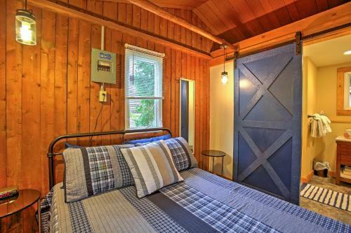 Charming Suttons Bay Cottage With Shared Waterfront!