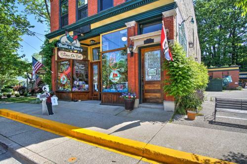 Apartamento Charming Saugatuck Condo With Private Deck And Grill!