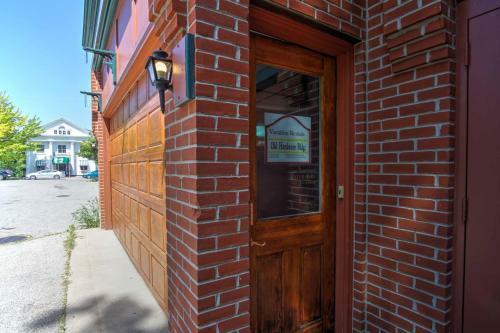 Apartamento Charming Saugatuck Condo With Private Deck And Grill!