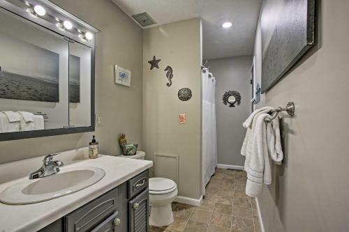 Charming Home With Deck, 2 Mi To Lake Michigan!