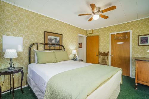 Lodge Riverside Abode