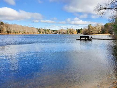 Wonderful Log Cabin Near Private Beach And Lake Access