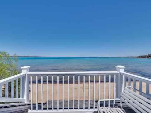 302 North Shore Inn