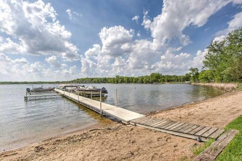 Clearwater Lake Getaway With Shared Pool And Boat Dock