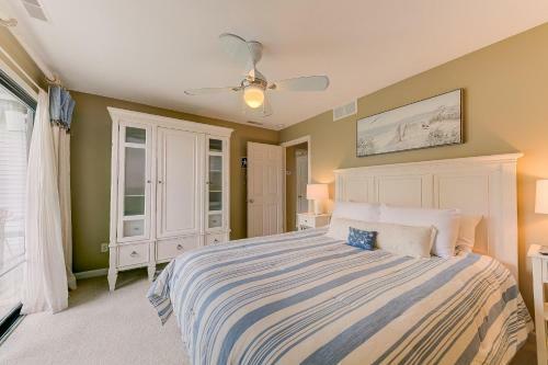 Gorgeous 2 Bedroom Lake View Condo