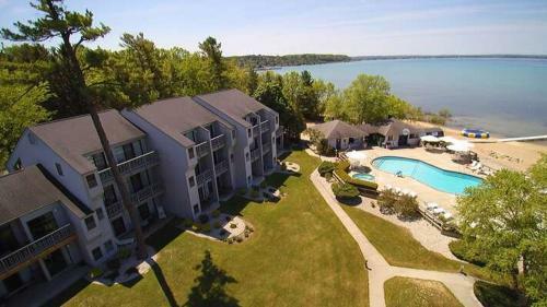 Gorgeous 2 Bedroom Lake View Condo