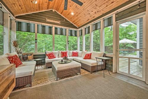 Family Retreat Fire Pit, Bbq, Walk To Beach!