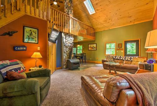 Trout Lake Cabin With Private Dock, Kayaks And Loft!