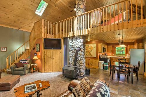 Trout Lake Cabin With Private Dock, Kayaks And Loft!