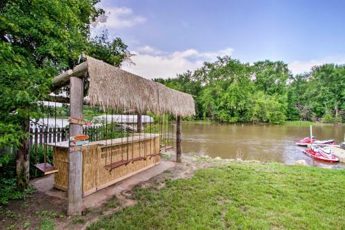 Private Waterfront Mississippi River Home!