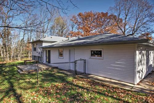 Quaint Duluth Hideaway With Private Fenced-in Yard!