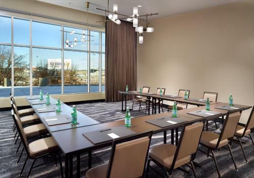 Hotel Omni Viking Lakes