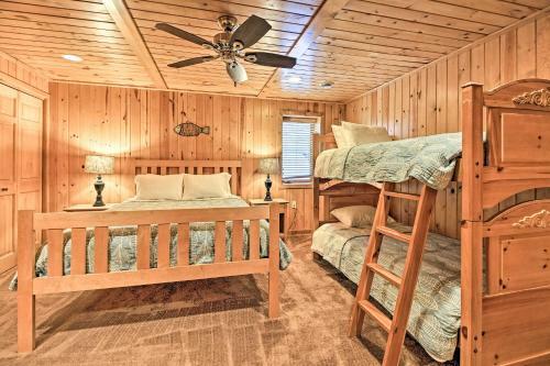 Lakefront Log Cabin With Dock About 9mi To Lutsen Mtn