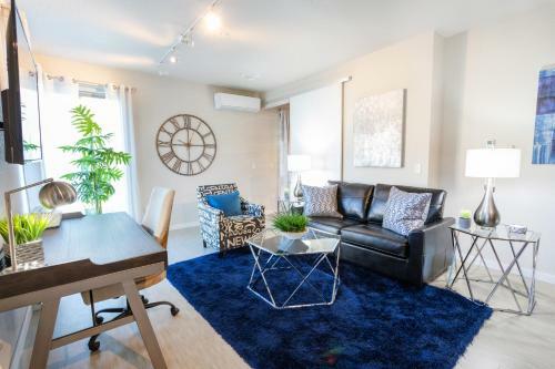 Beautiful & Modern Apartment - Walk To Uptown!