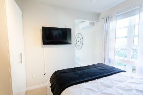 Beautiful & Modern Apartment - Walk To Uptown!