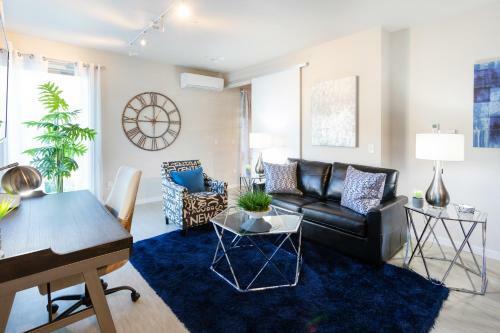Beautiful & Modern Apartment - Walk To Uptown!