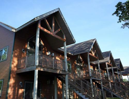 Beautiful Vacation Apartments On Serene Gull Lake
