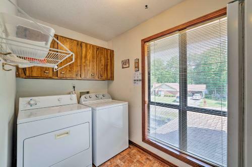 Columbus House With Pool And Balcony, 4 Mi To Downtown